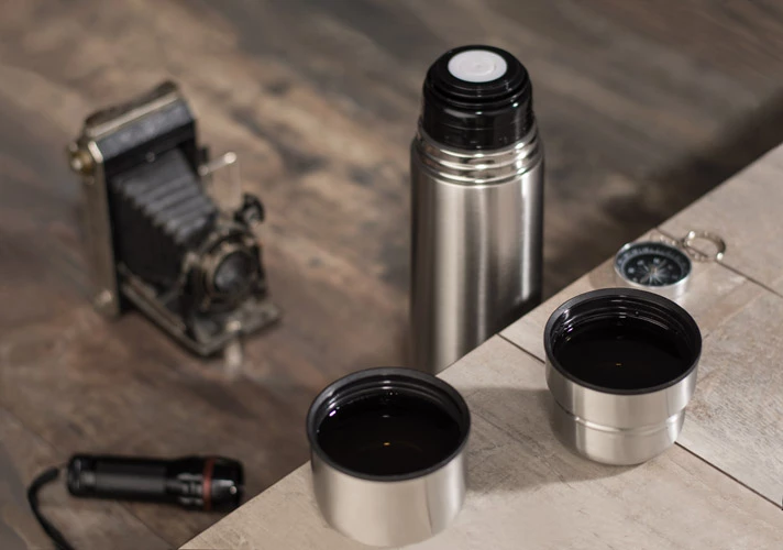 Termos z dwoma kubkami PAVO 750 ml 