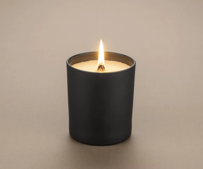 Świeca sojowa 220g - Black Pomegranate - VERA YOUNG 