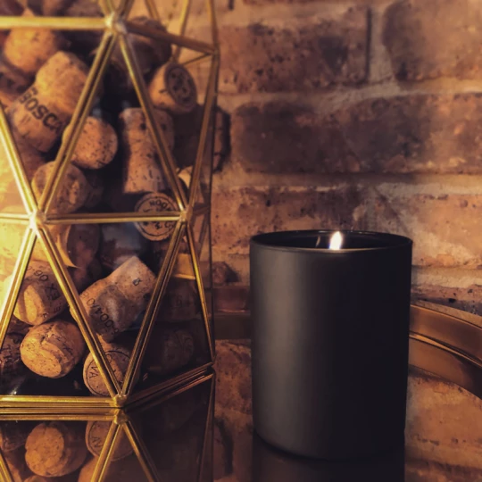 Świeca sojowa 220g - Black Pomegranate - VERA YOUNG 