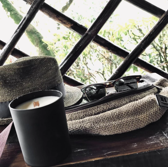 Świeca sojowa 220g - Black Pomegranate - VERA YOUNG 